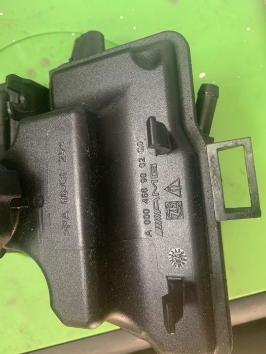 Zbiorniczek płynu do wspomagania Mercedes 63 AMG M156