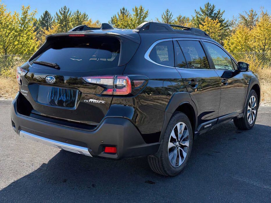 Subaru Outback Limited      2023