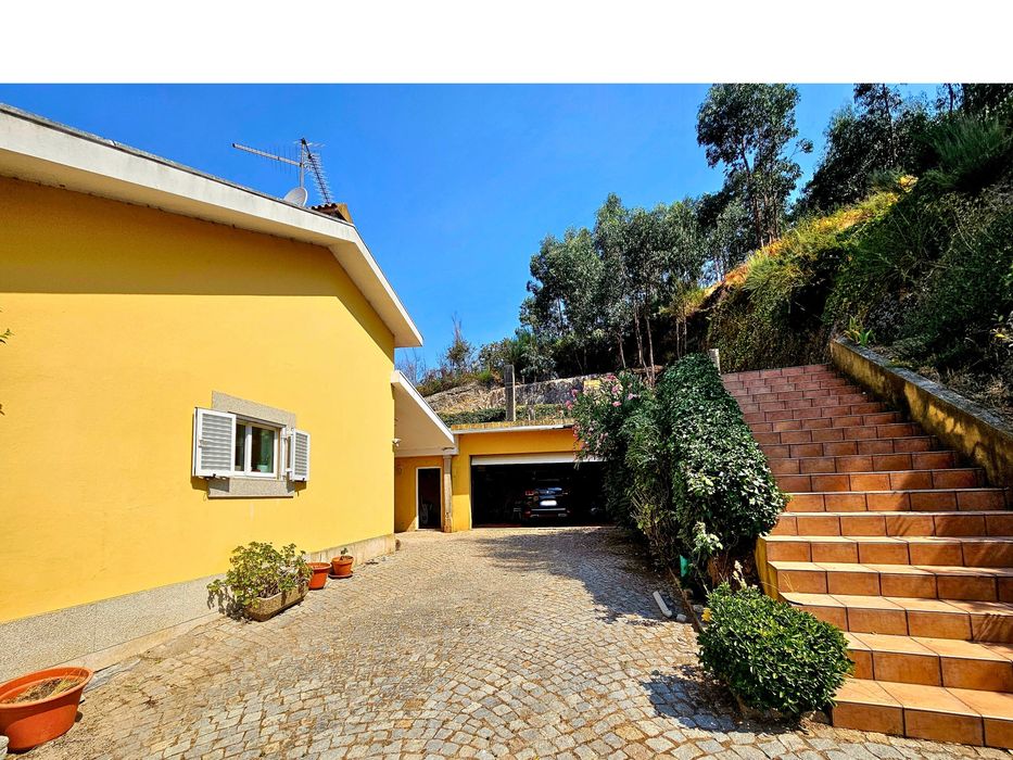 Moradia T4 | 3.000 m² de Terreno | Piscina | Vistas Panorâmicas