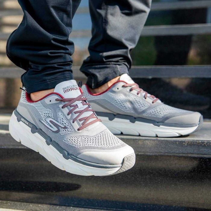 Чоловічі спортивні кросівки Skechers Max Cushioning  розмір 45