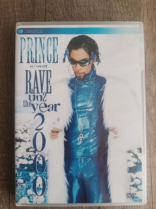 Prince in concert Rave un2 the Year 2000