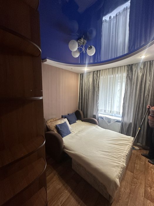 Велика 4 - кімнатна квартира -6 окремих місць