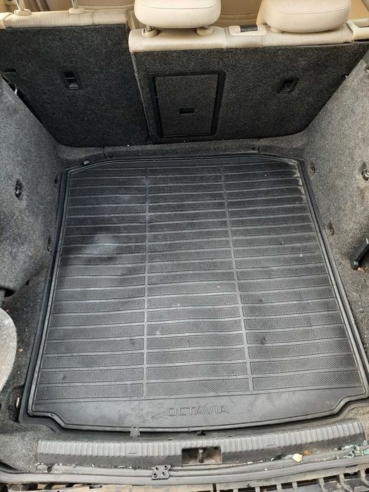 mata wykładzina bagażnika 5E5.06116.3A Skoda Octavia 3 III Liftback