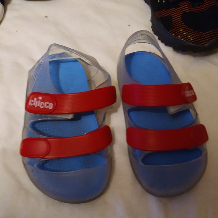 Sapatilhas e sandálias - tamanho 18 a 21