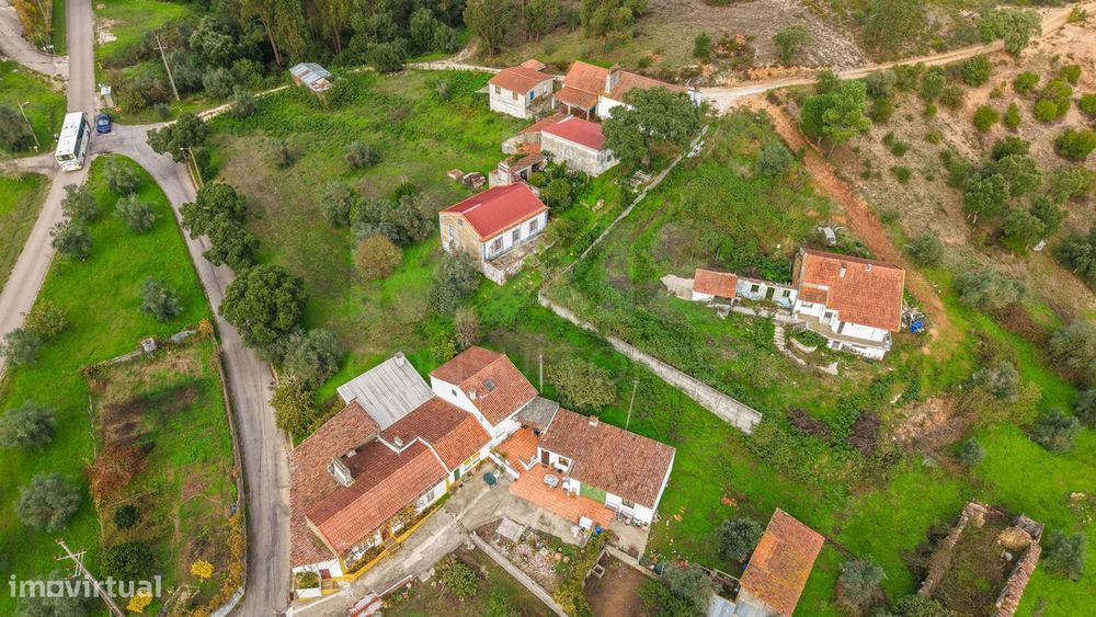 Oportunidade Única: Moradia Centenária inserida em lote 2560m2