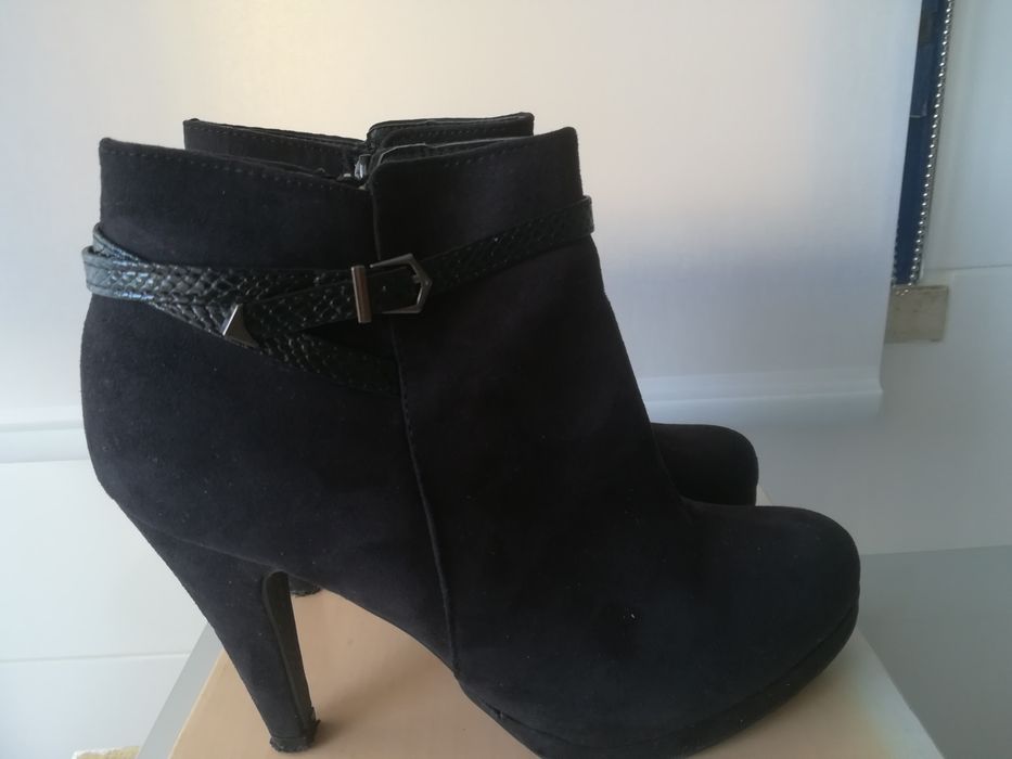 Botins pretos - 40.