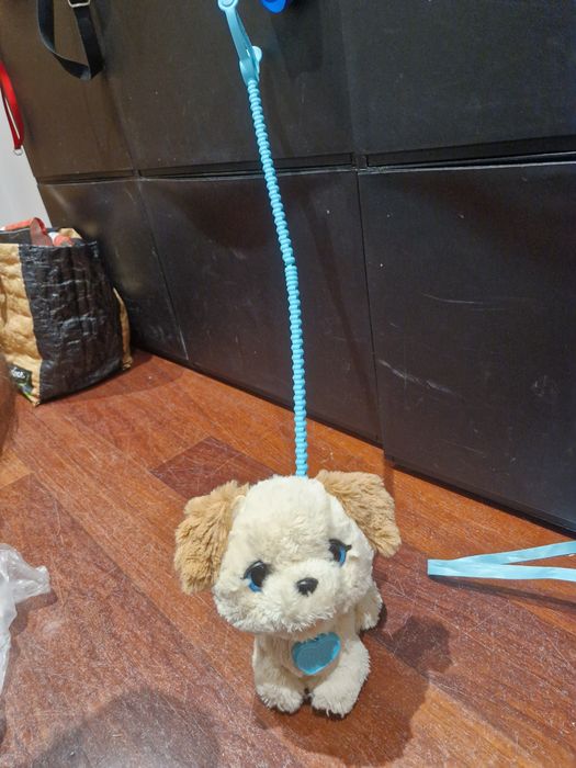 Peluches e peluche electrico que come e faz cócó