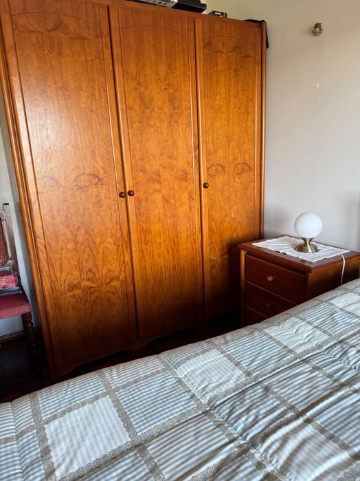 Mobilia Quarto Casal Completa com Roupeiro