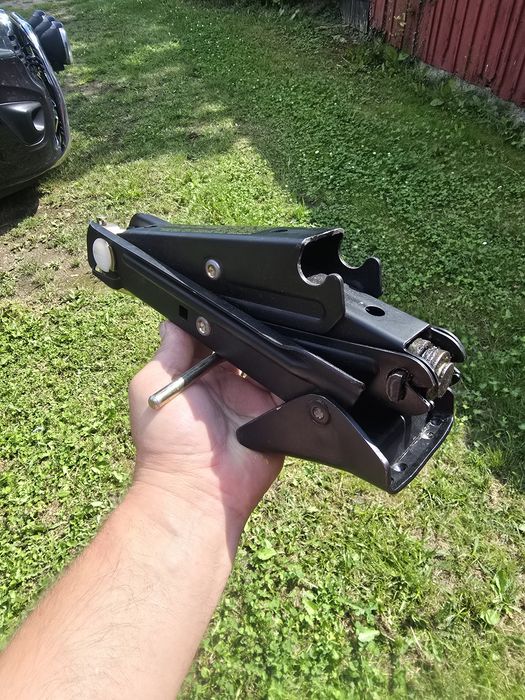 Lewarek podnośnik Volvo XC70II P2