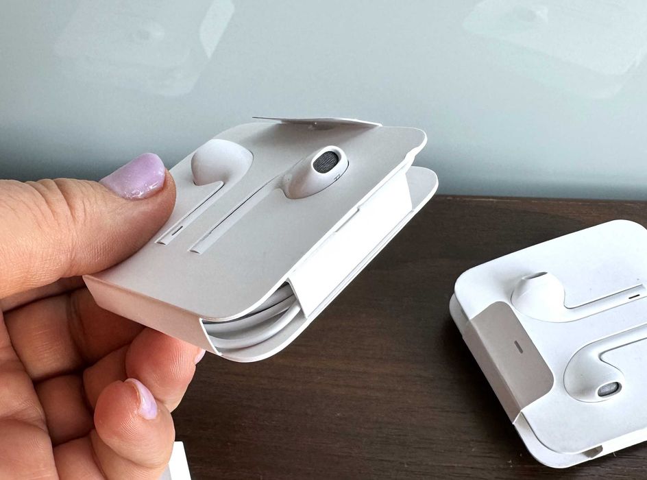 Дротові навушники EarPods — білі, Apple A1748