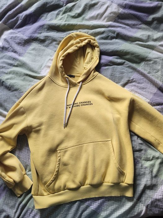 Żółta bluza Cropp z napisem