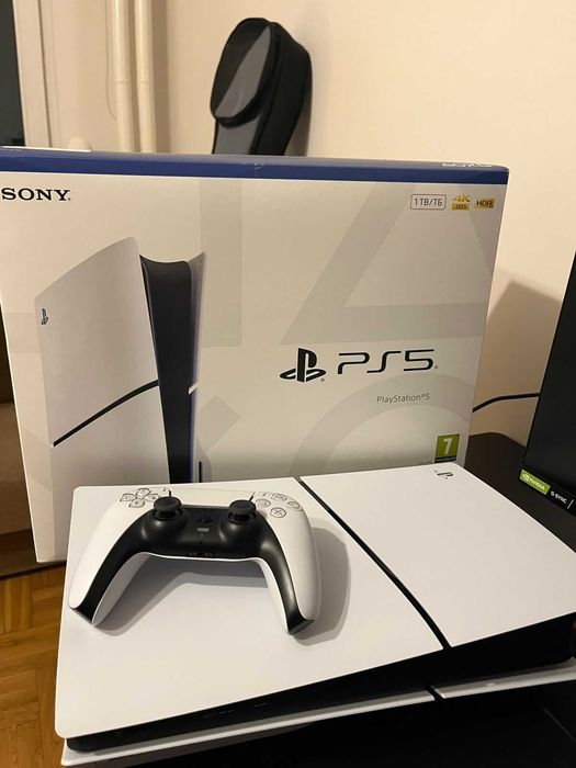 PS5 Slim 1TB z napędem – stan jak nowy, faktura, gwarancja