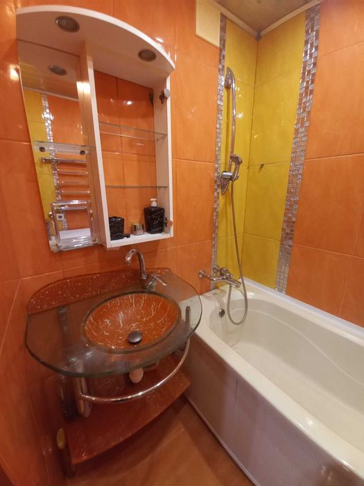 Продам двухкомнатную квартиру с ремонтом на Осипенковском мкр