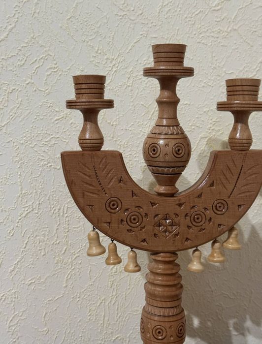 Дерев'яний канделябр на 3 свічки, різьблений підсвічник з дерева, 33 с