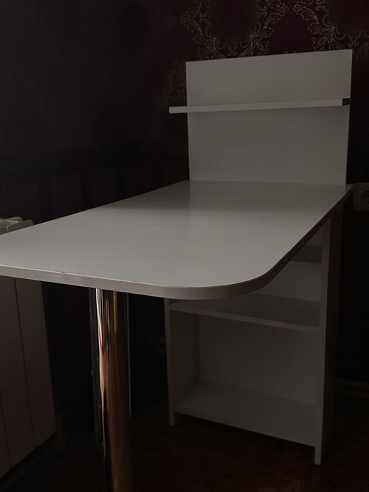 Стіл для маникюра