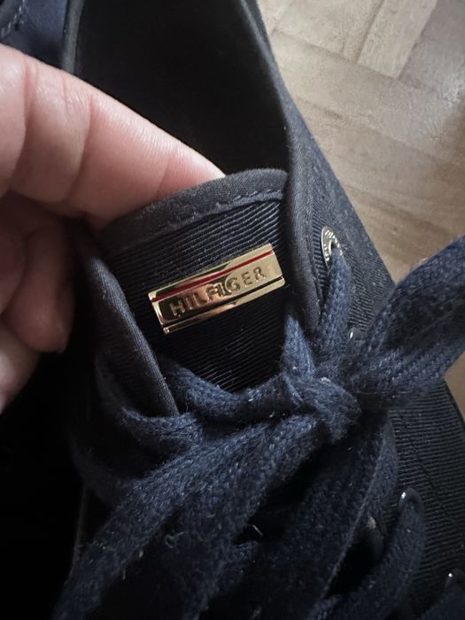 Tommy Hilfiger granatowe trampki ( roz. 41/42)g