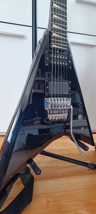 Gitara elektryczna MEG recznie robiona, V Czarna