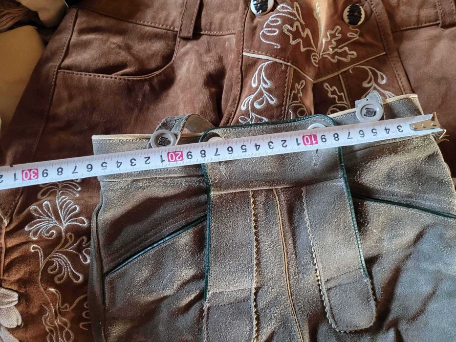 Lederhosen. Традиционные баварские шорты Октоберфест. Ледерхозе.
