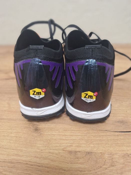 Продам сороконожки Nike tn