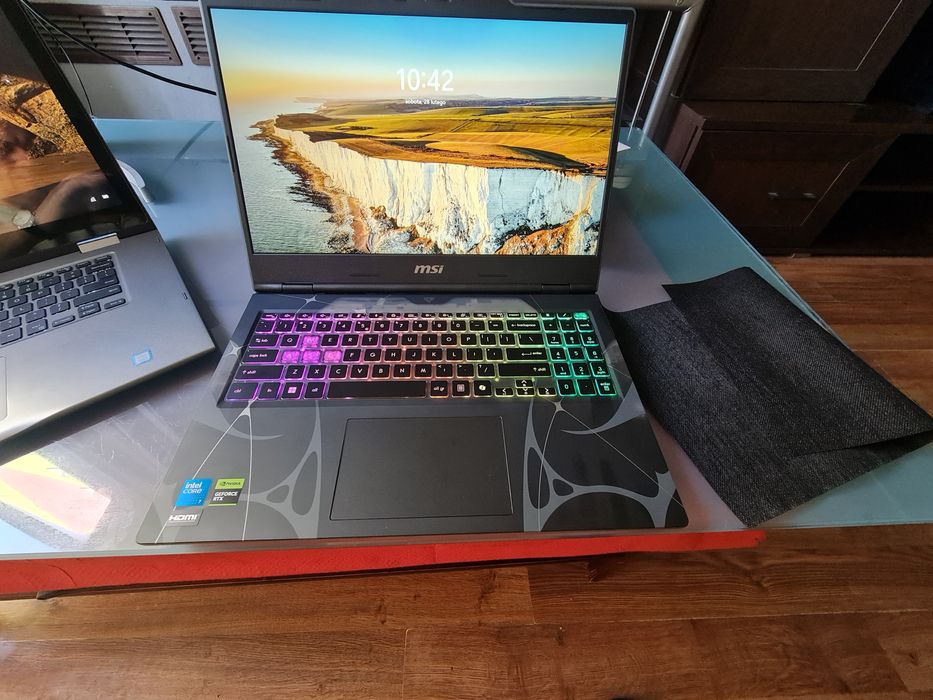 Laptop   firmy    MSI    .