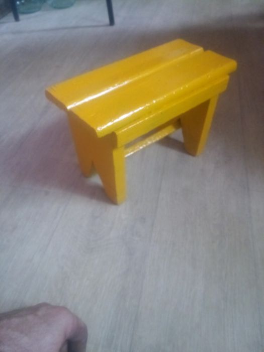 Деревянный стульчик