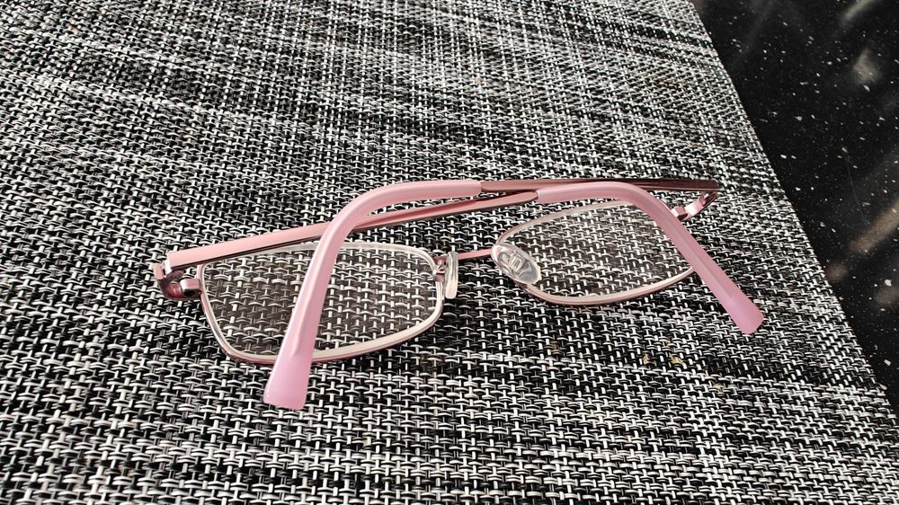 Oprawki do okularów, Okulary z etui.