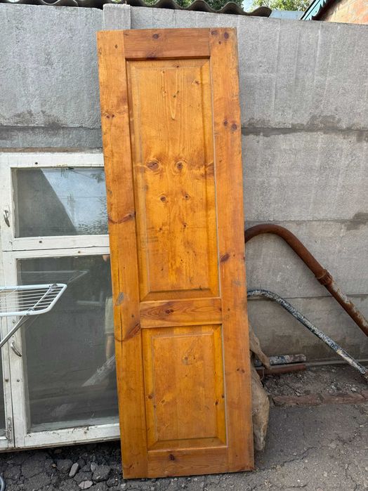 Деревянная дверь из массива сосны 600х1970 новая