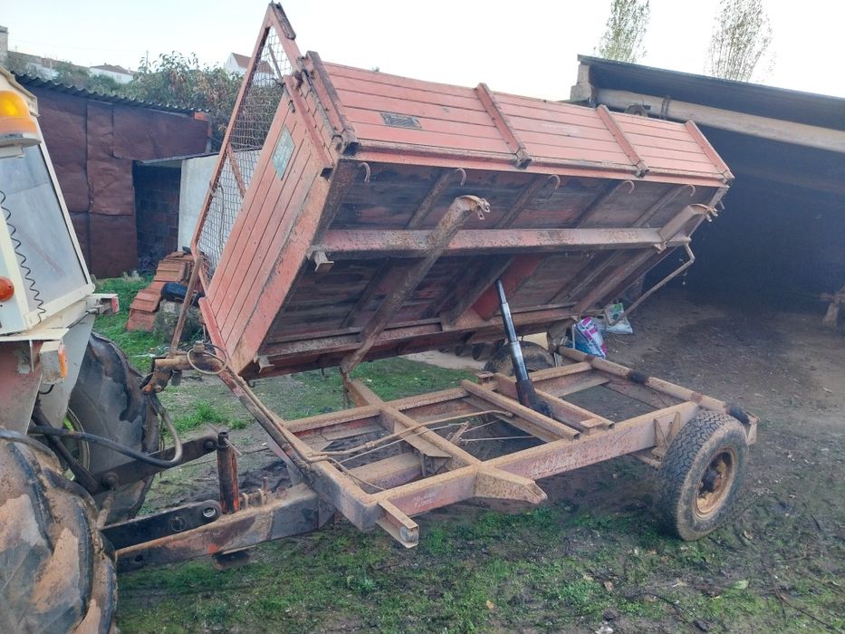 Reboque tri-basculante 4 toneladas