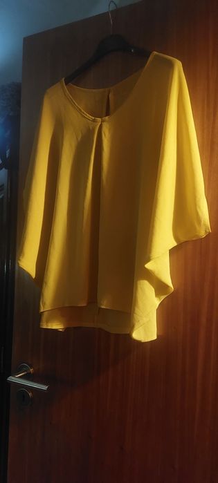 Blusa amarela  L