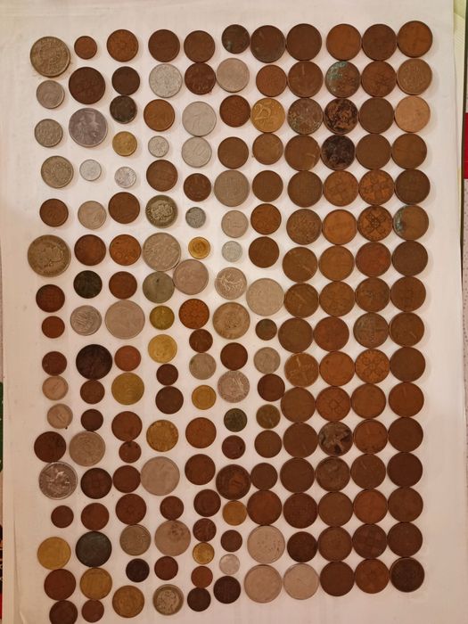 Grande variedade de moedas para coleção