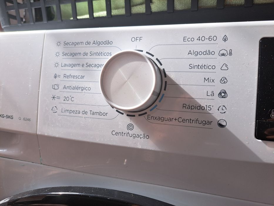 Máquina Lavar e Secar Roupa Qilive Q6246 Lava e Seca