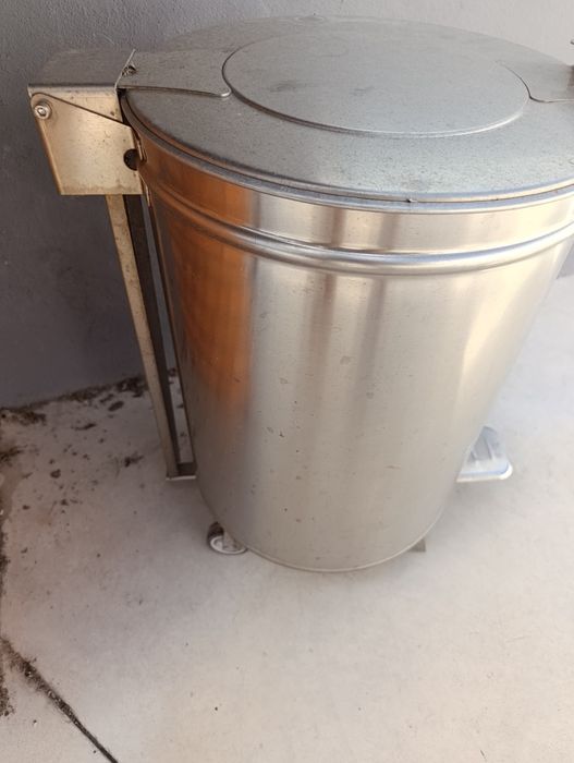 Caixote do lixo de inox