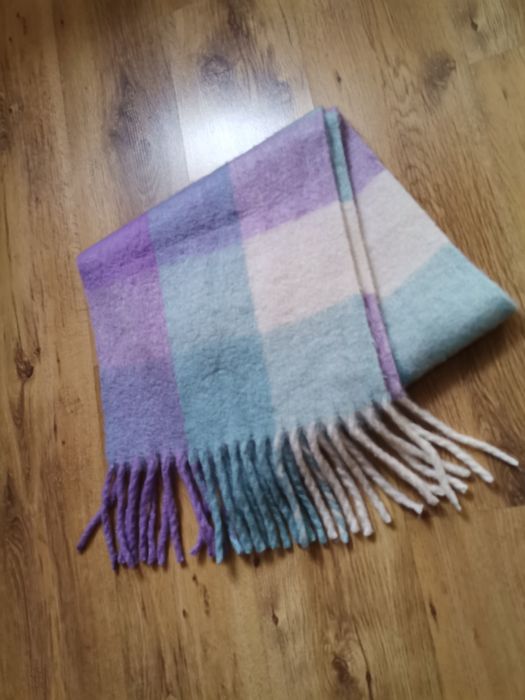 Nowy szal damski duży ciepły.