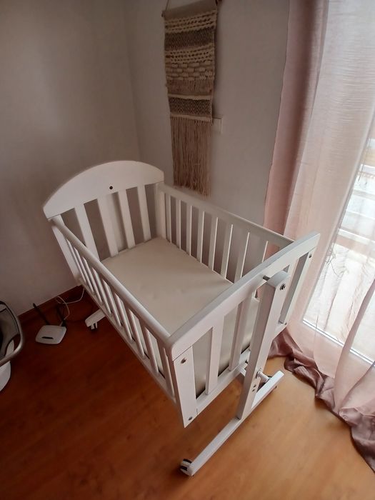 Berço de bebé branco