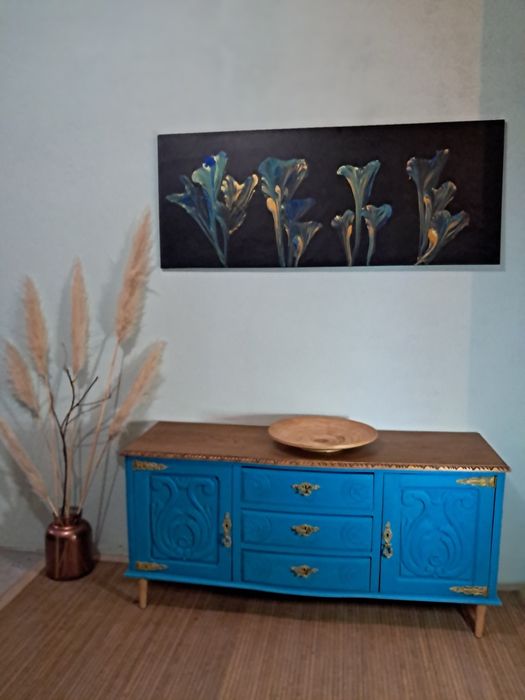 Vendo móvel restaurado e quadro