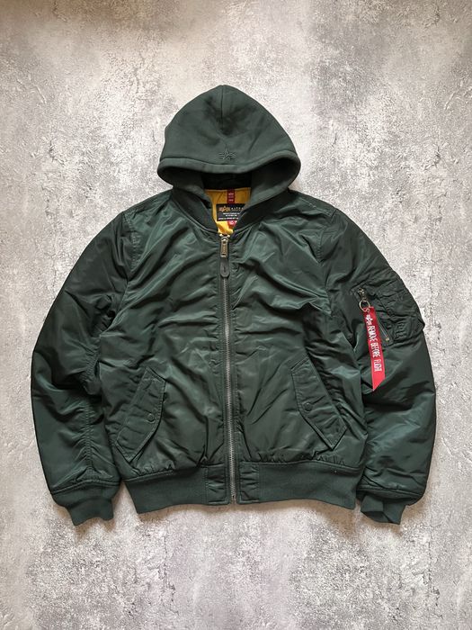 Дутий Бомбер від Alpha Industries Casual