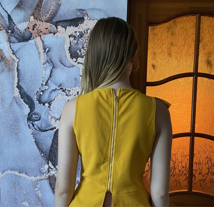 Блуза з рюшею.