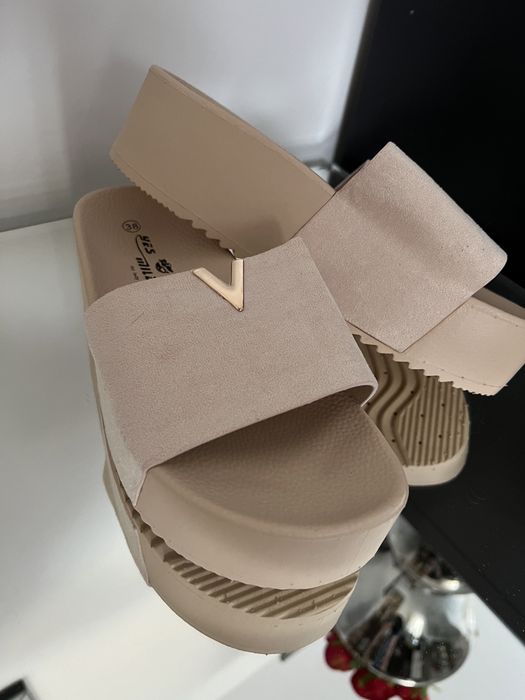 Klapki platformy nude nowe