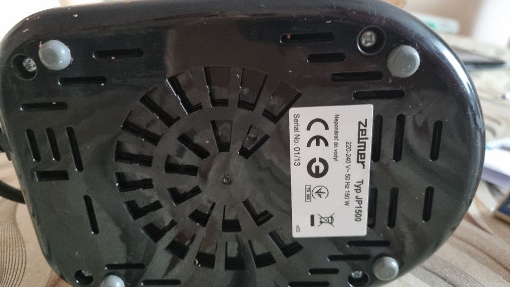 Wolnoobrotowa sokowirowka JuiceMaker JP1500