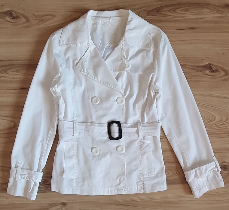 Biały  płaszczyk