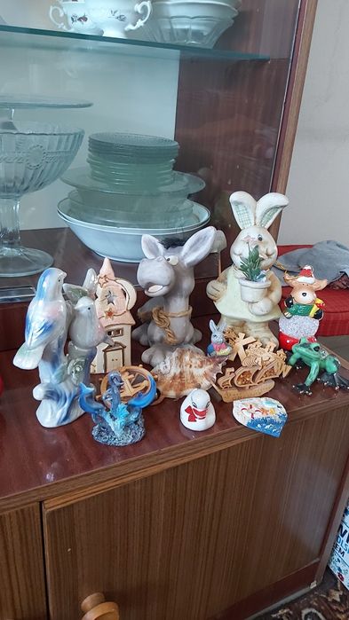 Figurki ceramiczne ,magnesy itp.