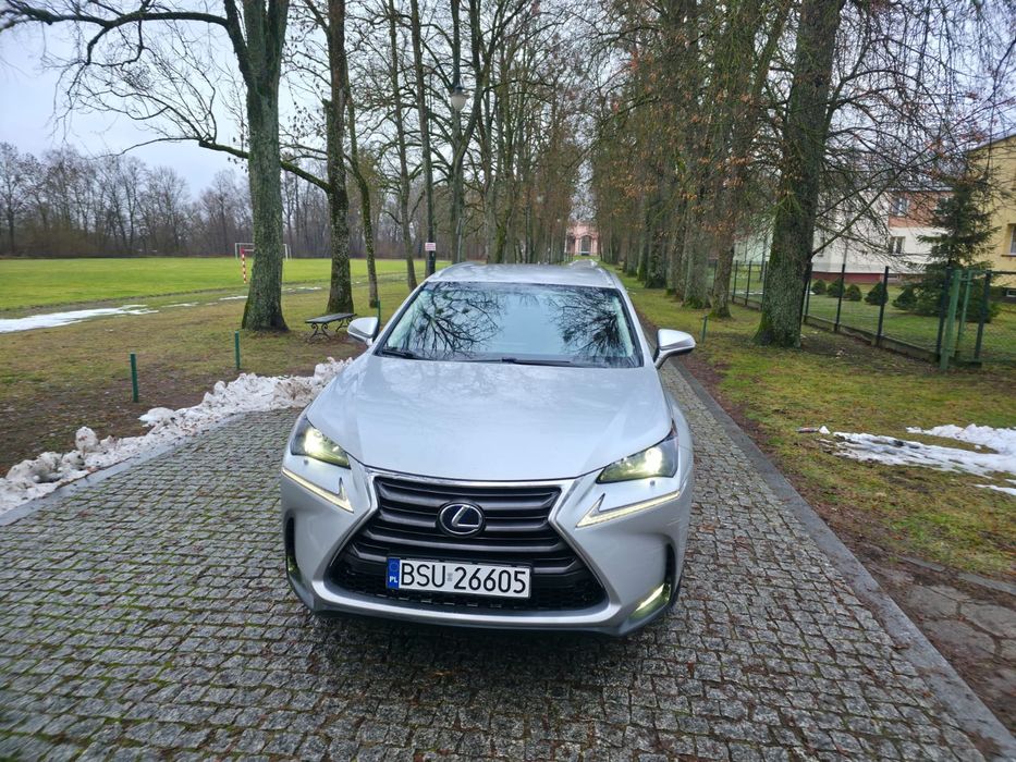 Lexus nx300h stan b.dobry
