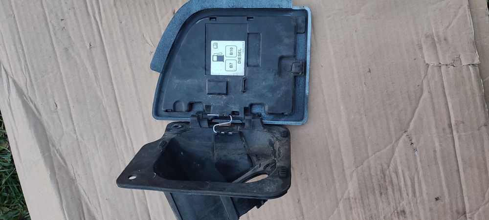 Кришка лючок бака Рено мастер 3 Опель Мовано Нісан НВ 400