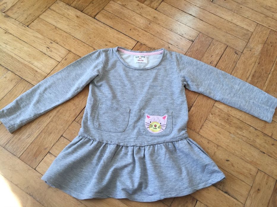Dresowa sukienka tunika z kotkiem 104/110