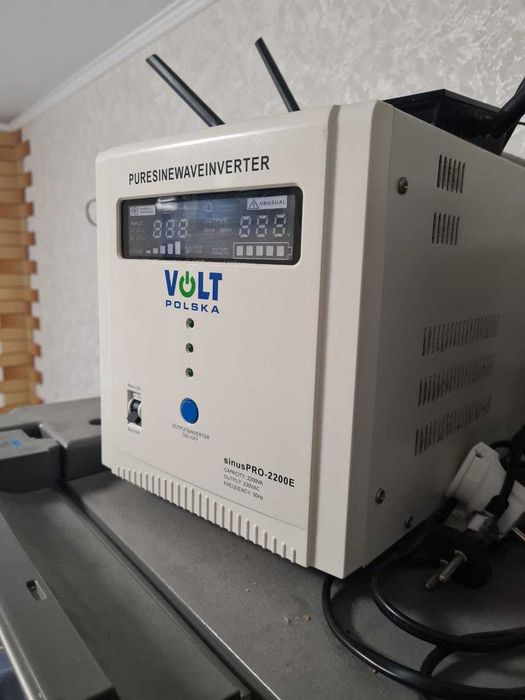 Джерело безперебійного живлення (ДБЖ) Volt Polska Sinus Pro 2200E 12v/230v 1600/2200W