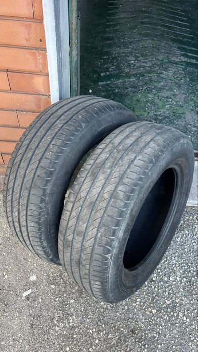 Dois pneus Michelin 195 / 65 R 15 Primacy 4 - kangoo