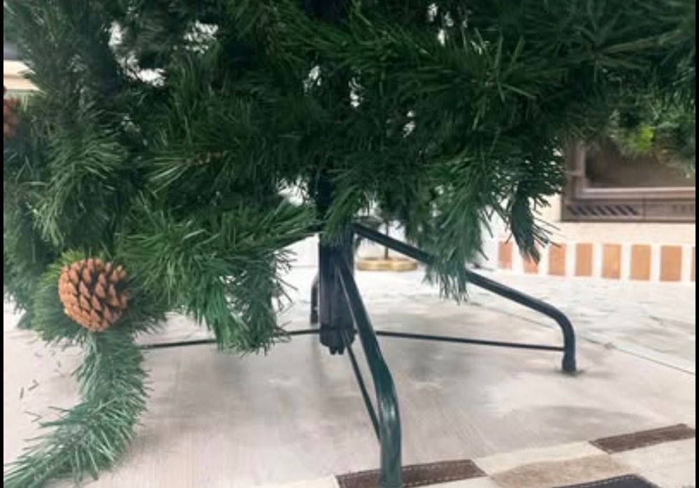 Árvore de Natal 210cm com pinhas