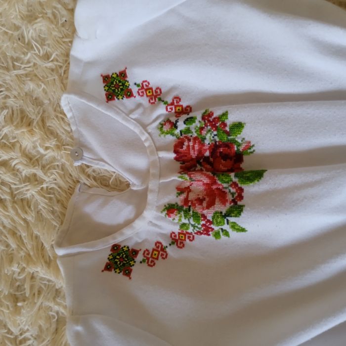 блузка та вишите плаття на дівчинку