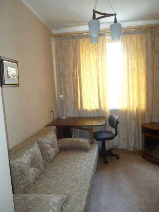 Продам комнату в коммуне возле парка Марка Твена (Горького)