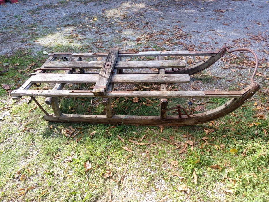 Trenó antigo com 220cm*90 cm